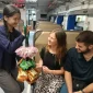 Seorang penumpang kereta dari wisatawan asing