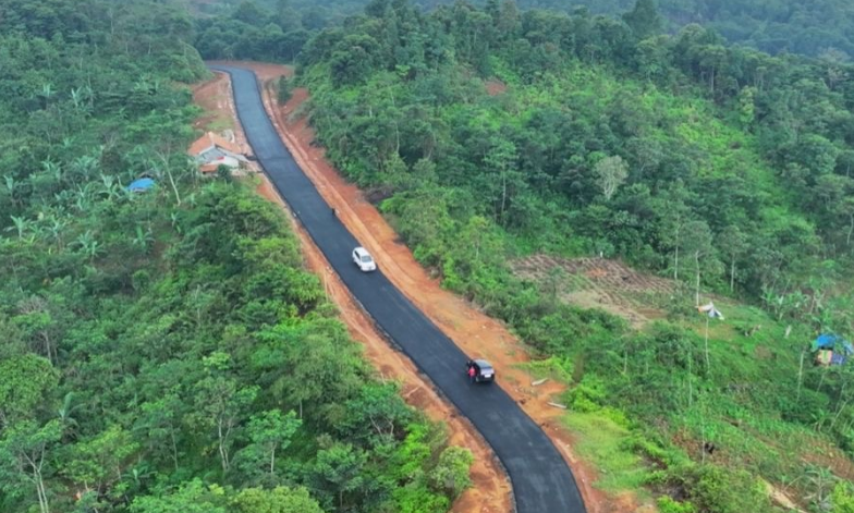 Rudy Susmanto Tancap Gas, 516 Kilometer Jalan Dibangun dalam Setahun untuk Perkuat Ekonomi Bogor.