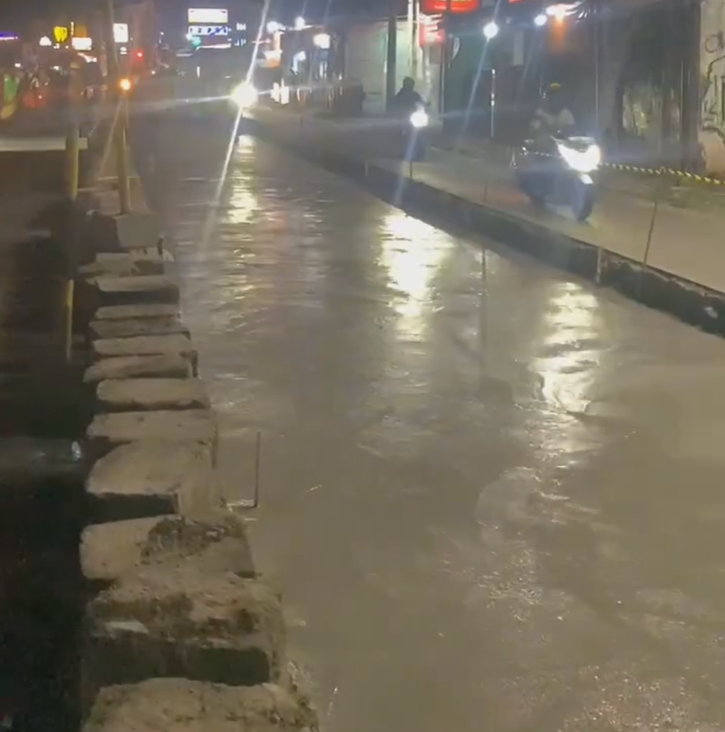 Kolaborasi Pemkab Bogor dan Kementerian PU, Perbaikan Jalan Nasional Kemang Dikebut Siang Malam.