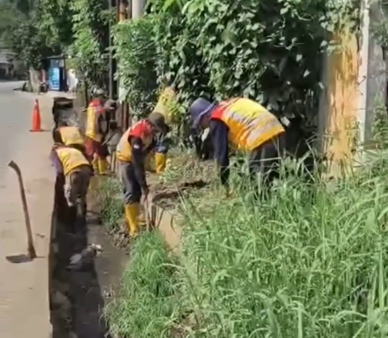 Rudy Susmanto Instruksikan Pembersihan Drainase, UPT Jajem Wilayah IX Gerak Cepat di Ruas Cikeas Udik–Bojong Nangka.