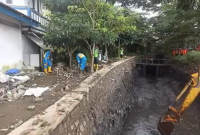 Instruksi Rudy Susmanto Ditindaklanjuti, Saluran Irigasi Cibalok di Simpang Ciawi Dinormalisasi.