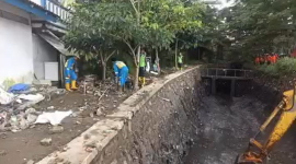 Instruksi Rudy Susmanto Ditindaklanjuti, Saluran Irigasi Cibalok di Simpang Ciawi Dinormalisasi.