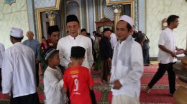 Jaro Ade Jumling di Cileuksa, Salurkan Bantuan dan Kobarkan Semangat Gotong Royong.