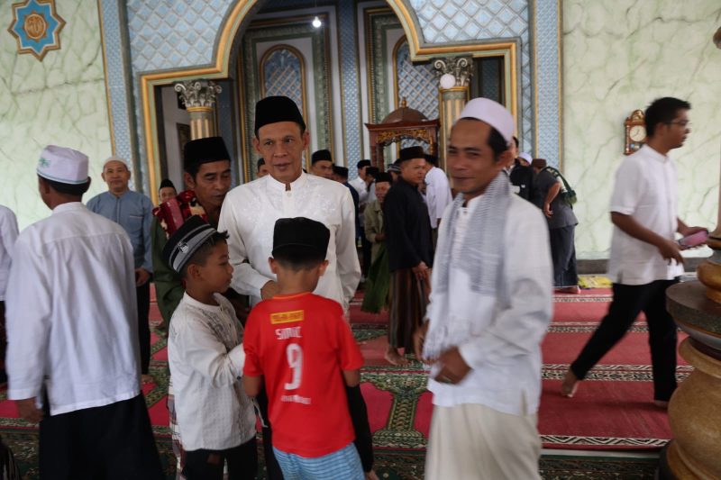Jaro Ade Jumling di Cileuksa, Salurkan Bantuan dan Kobarkan Semangat Gotong Royong.