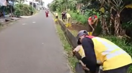 Rudy Susmanto Perintahkan DPU Bersihkan Bahu Jalan Jabon Mekar–Waru Jaya Parung.