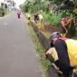 Rudy Susmanto Perintahkan DPU Bersihkan Bahu Jalan Jabon Mekar–Waru Jaya Parung.