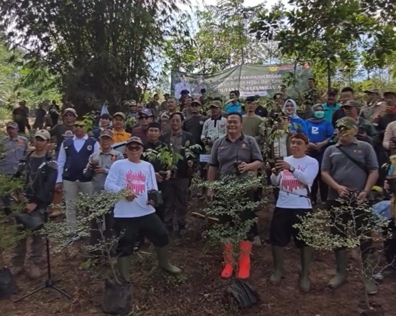 Forkopimcam Leuwiliang Wujudkan Satu Hektare Hutan Kota, Tanam 500 Pohon.