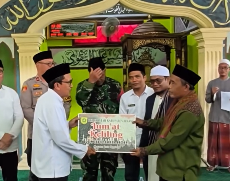 Dukung Sarana Ibadah, Bupati Bogor Salurkan Rp100 Juta ke Masjid Al-Ijtihad.