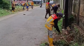 Jelang Idulfitri, Rudy Susmanto Pastikan Bahu Jalan di Kabupaten Bogor Bersih dan Tertata.
