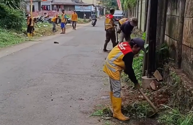 Jelang Idulfitri, Rudy Susmanto Pastikan Bahu Jalan di Kabupaten Bogor Bersih dan Tertata.