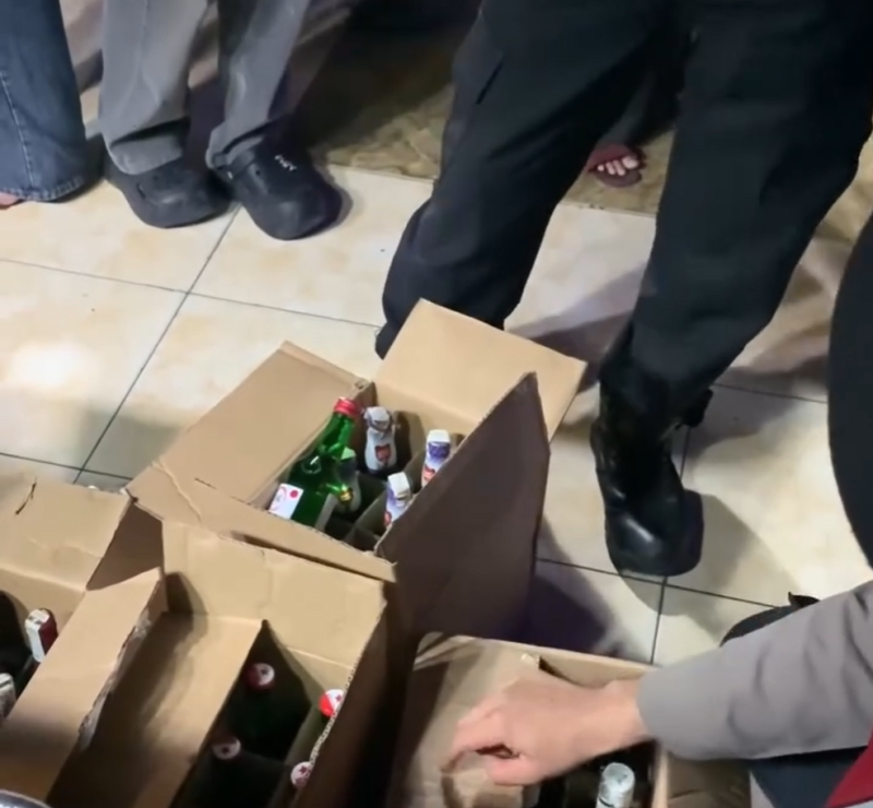 Operasi Ramadan di Wanaherang, Forkopimcam Gunung Putri Amankan 100 Botol Miras dari THM.