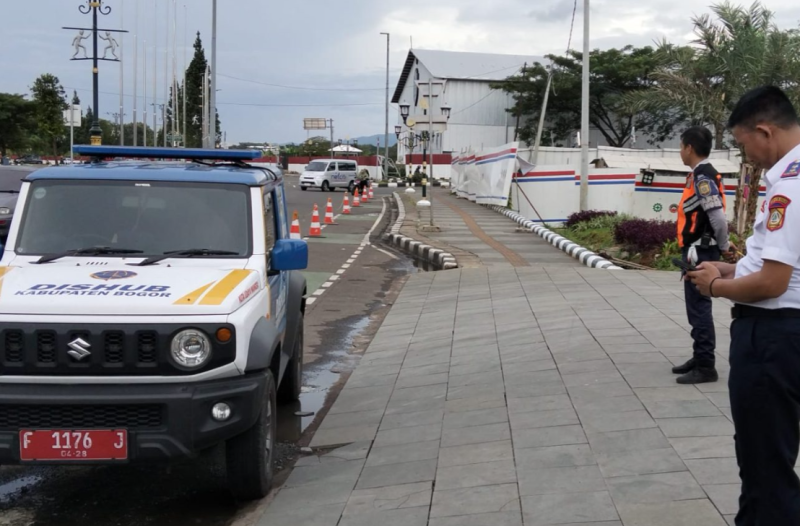 Dishub Pastikan Parkir Masjid Nurul Wathon Cibinong Gratis, Oknum Pungli Akan Ditindak.
