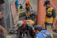 Saluran Tersumbat Sampah, Bupati Bogor Instruksikan Normalisasi di Terminal Leuwiliang.