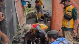 Saluran Tersumbat Sampah, Bupati Bogor Instruksikan Normalisasi di Terminal Leuwiliang.