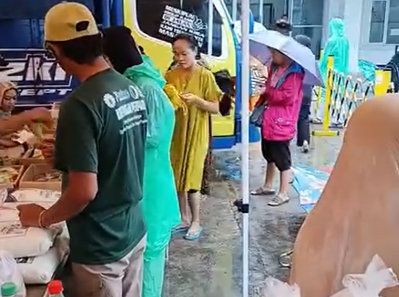 Diserbu Warga Meski Hujan, Gerakan Pangan Murah di Kemang Bantu Kebutuhan Ramadan.
