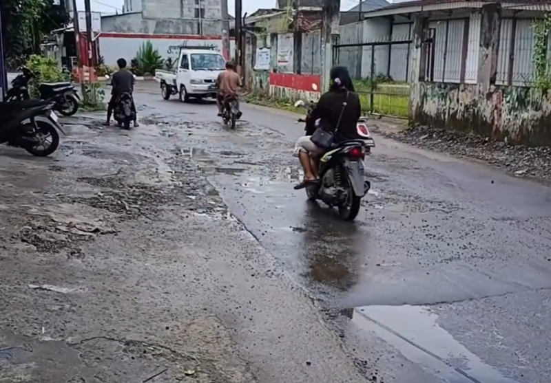 Jalan Kemang–Rancabungur Dirawat Sementara, Rekonstruksi Dijadwalkan Tahun 2026.