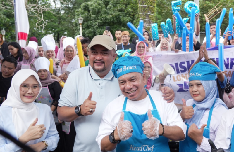 Hangatkan Ramadan, Bupati Bogor Masak Bersama OPD dalam Pesona Ramadan Berbagi.