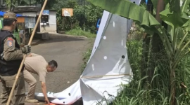 Spanduk Liar di Tamansari Ditertibkan Satpol PP, Total 20 Spanduk Dicopot.