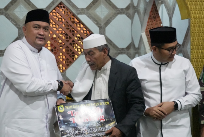 Tarawih Keliling di Babakan Madang, Rudy Susmanto Ajak Warga Hidupkan Masjid di Akhir Ramadhan.