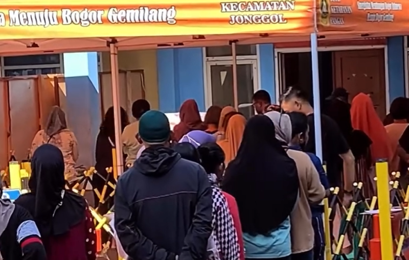 Gerakan Pangan Murah di Jonggol Ramai Disambut Warga, Bantu Penuhi Kebutuhan Pokok Selama Ramadhan.