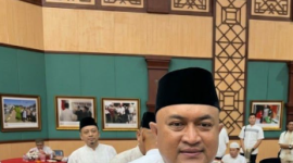 Stadion Pakansari Jadi Pusat Lebaran, Bupati Bogor Rangkul Anak Yatim dalam Kebahagiaan Idulfitri.