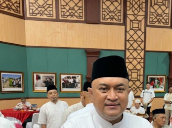 Stadion Pakansari Jadi Pusat Lebaran, Bupati Bogor Rangkul Anak Yatim dalam Kebahagiaan Idulfitri.