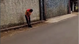 Pemkab Bogor Bersihkan Bahu Jalan Kemang–Rancabungur, Warga Desa Pabuaran Apresiasi.