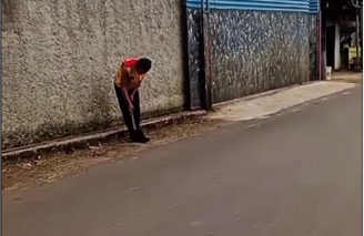 Pemkab Bogor Bersihkan Bahu Jalan Kemang–Rancabungur, Warga Desa Pabuaran Apresiasi.