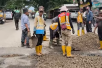 Pemkab Bogor Kebut Perbaikan Jalan Menuju Terminal Leuwiliang.
