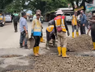Pemkab Bogor Kebut Perbaikan Jalan Menuju Terminal Leuwiliang.