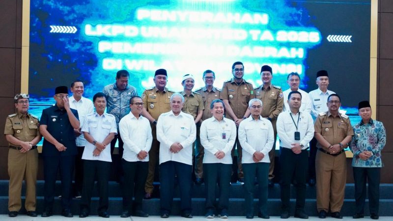 Bupati Bogor Serahkan Laporan Keuangan 2025 ke BPK Jabar, Perkuat Akuntabilitas Publik. 