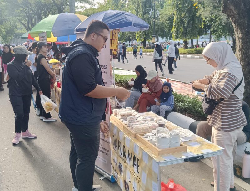 Kolaborasi Warga dan Pedagang, CFD Tegar Beriman Semakin Tertib dan Bersih. 