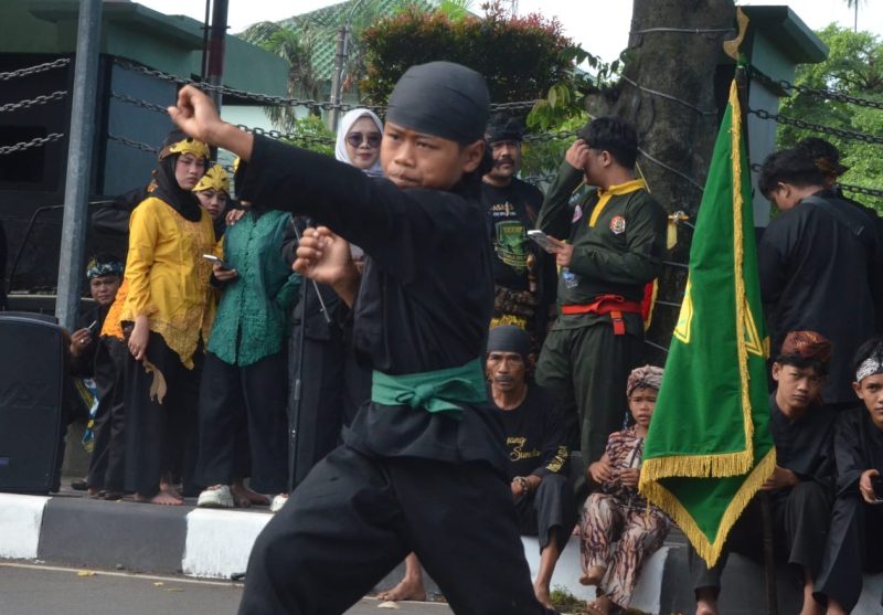 CFD Tegar Beriman Hidupkan Silat Tradisional, Warga Antusias Saksikan Atraksi Budaya. 