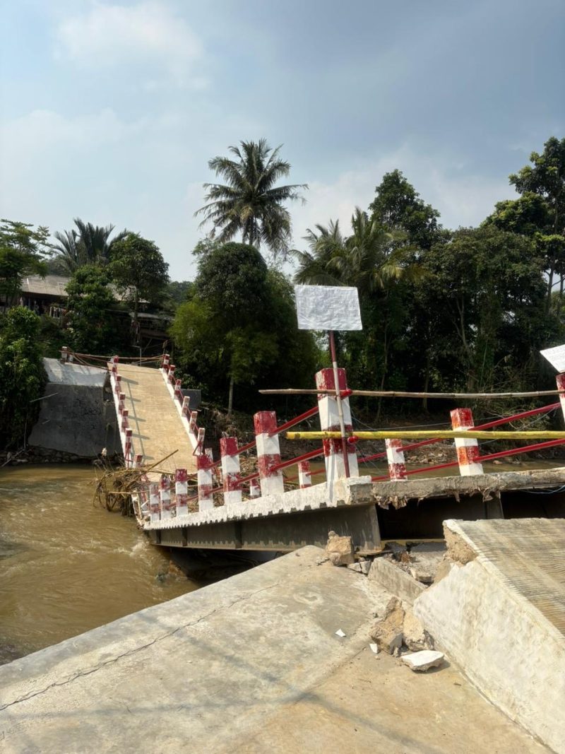 Jembatan di Rumpin Ambruk, Wabup Bogor Gerak Cepat Tinjau dan Siapkan Penanganan. 