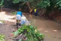 Atas Instruksi Bupati Bogor, Saluran Irigasi DI Cidurian Sendung Dinormalisasi.