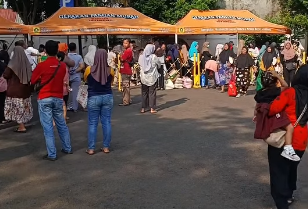 Gerakan Pangan Murah di Sukaraja Disambut Meriah, Warga Merasa Sangat Terbantu.