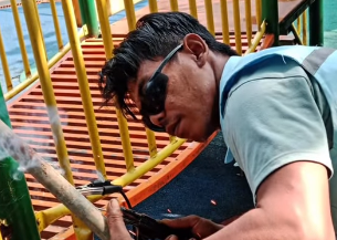 Disperkim Kabupaten Bogor Tanggap Perbaiki Wahana Bermain Rusak di Cibinong Situ Plaza.