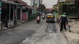 Instruksi Rudy Susmanto, DPU Benahi Jalan Cikampak–Gunung Bunder yang Rusak.