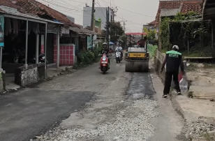 Instruksi Rudy Susmanto, DPU Benahi Jalan Cikampak–Gunung Bunder yang Rusak.