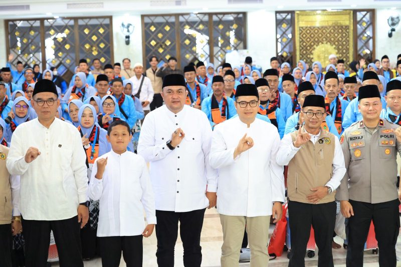 Bupati Bogor Lepas Jamaah Haji Kloter 21 Perdana dari Masjid Nurul Wathon, Ini Rencana Layanan Haji Terpadu ke Depan.