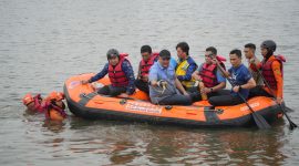Rudy Susmanto Ajak Warga Rawat Sungai Lewat Aksi Tangkap Ikan Sapu-Sapu di Situ Citatah.