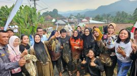 Ngubek Empang Meriahkan HJB ke-544, Warga Malasari Berburu Ikan dan Kebahagiaan.