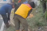 DPU Bogor Optimalkan Fungsi Drainase di Ruas Citeureup-Babakan Madang Demi Keselamatan Pengguna Jalan.