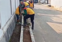 DPU Kabupaten Bogor Tingkatkan Kenyamanan Akses Sekolah Lewat Penataan Jalan Masuk SMAN 1 Cileungsi.