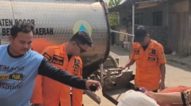 Respons Cepat Pemkab Bogor, BPBD Distribusikan Air Bersih untuk Warga Desa Sadeng Kolot.