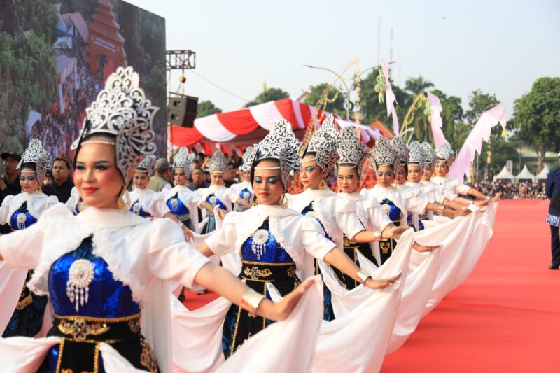Ribuan Masyarakat Meriahkan Helaran Mapag Pajajaran Anyar, Budaya Bogor Tampil Memukau di HJB ke-544.