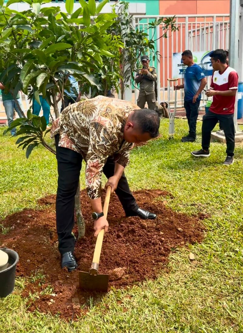 2.000 Pohon Ditanam di Pakansari, Pemkab Bogor Perkuat Komitmen Hijau untuk Masa Depan.