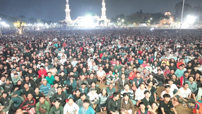 Alun-alun dan Pakansari Dipadati Warga, Rudy Susmanto Sebut Nobar Piala Dunia Gerakkan Ekonomi Rakyat.