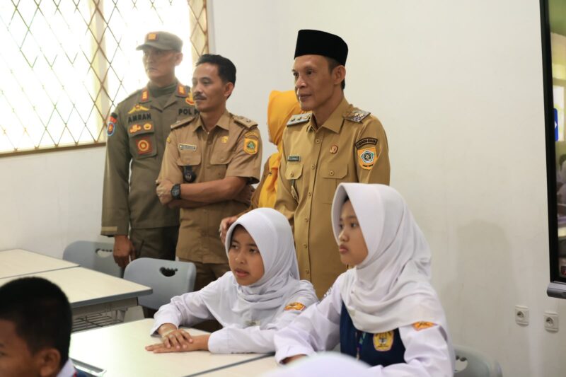 Jaro Ade Dorong Siswa SMPN 3 Cileungsi Jadi Generasi Berprestasi, Berkarakter, dan Peduli Kebersihan.