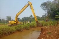 Normalisasi Kali Cibeuteung Tingkatkan Kapasitas Sungai dan Lindungi Permukiman Warga.